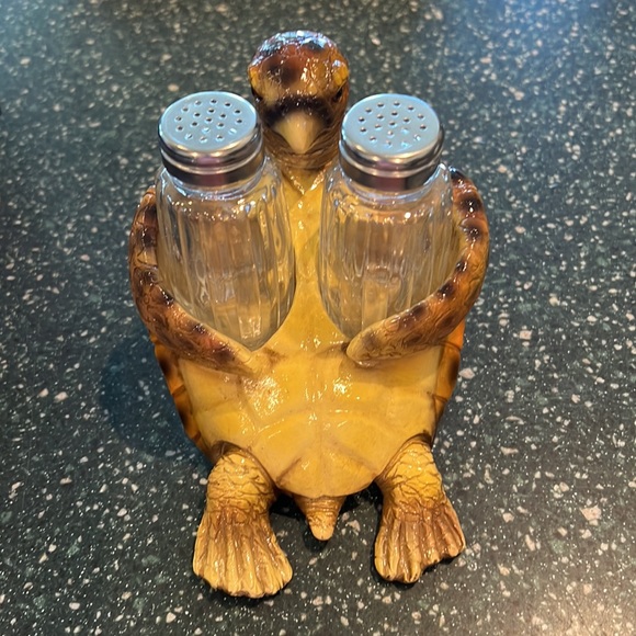Sea Turtle Salt & Pepper Set - Picture 2 of 5